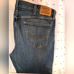 signature Levi's Men's Blue Jeans Athletic cut 38 x 32